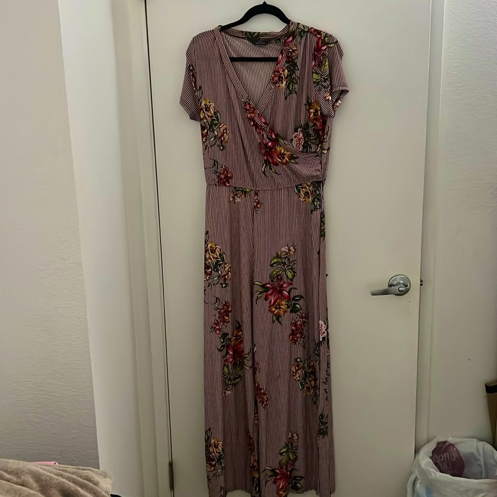 BURGUNDY AND WHITE ROMPER W FLOWERS